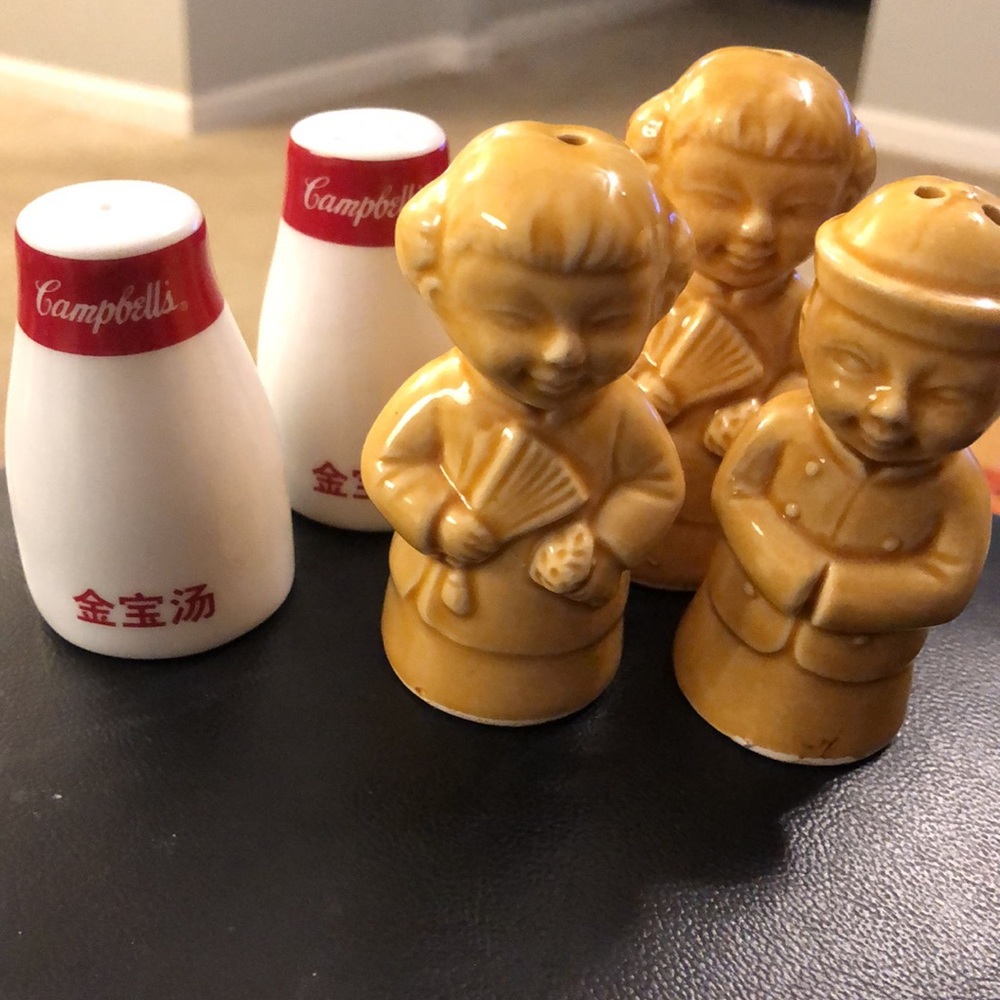Lot of Asian S&P shakers. Set of Campbell’s & 3 figures .Sticker on gold ceramic